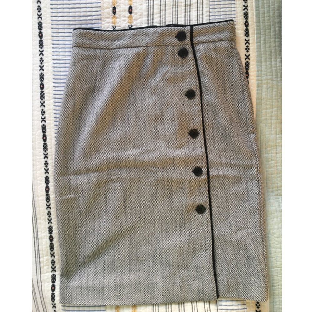H&M gray textured pencil skirt with buttons